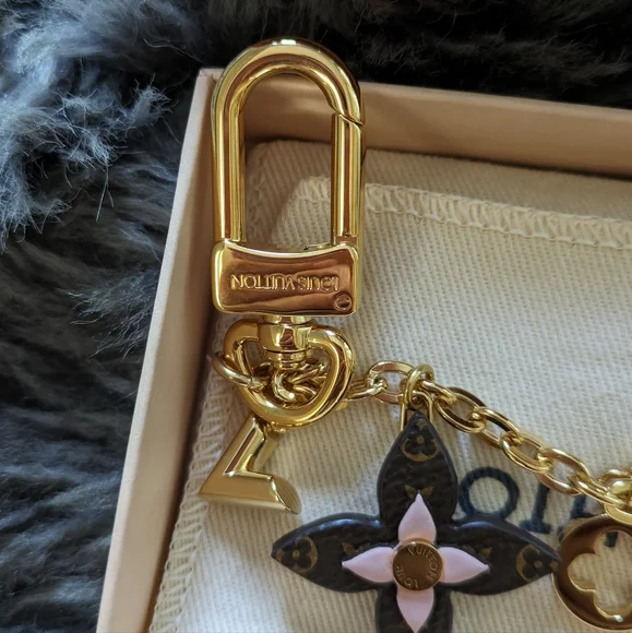 Louis Vuitton Flower Bag Charm. - Picture 10 of 13